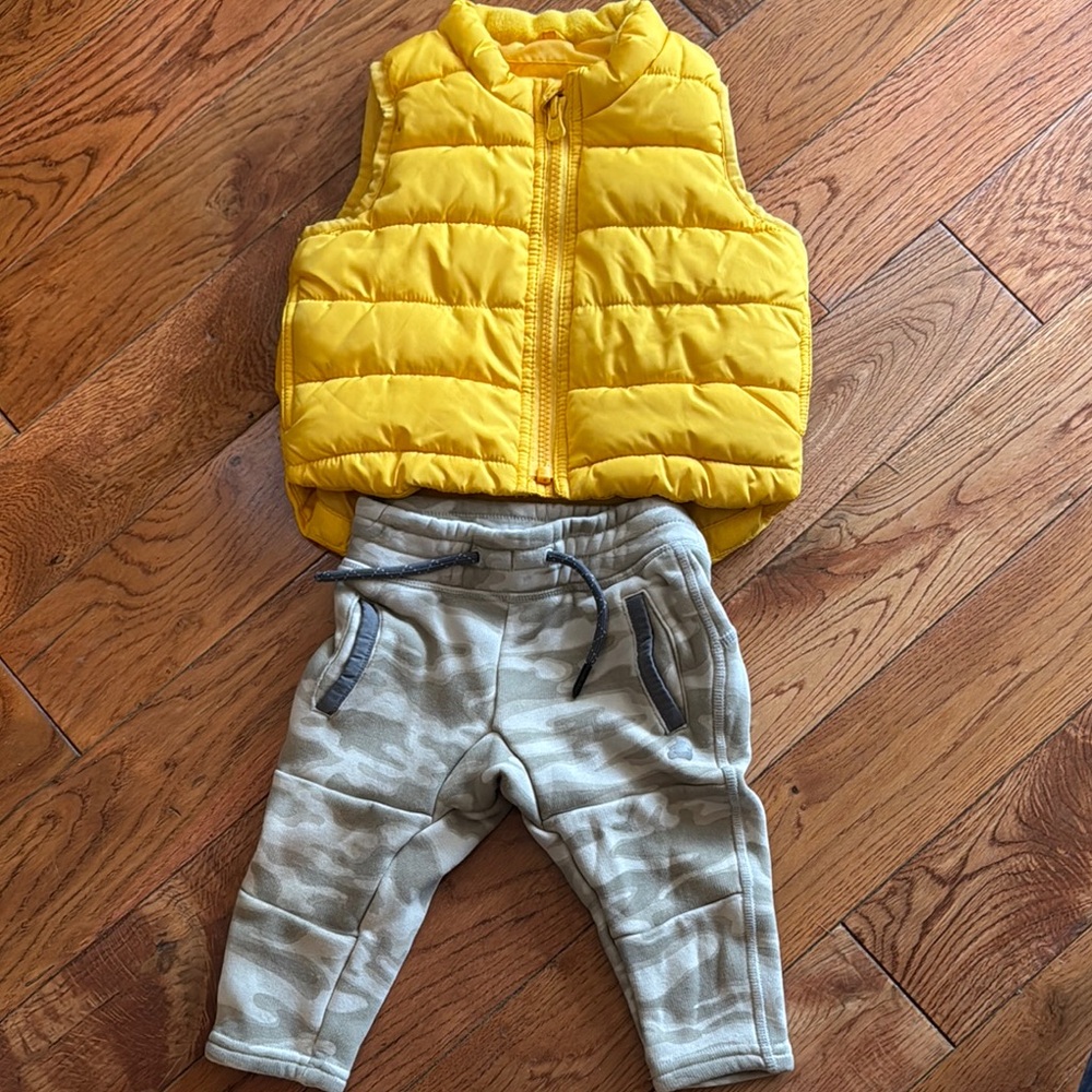 GAP Factory Yellow Vest and Gray Camo Pants Set